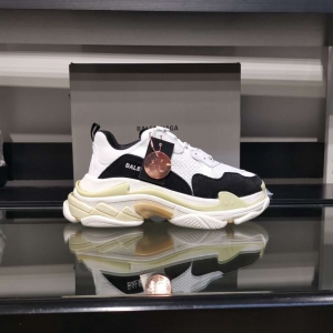 Men/Women Balenciaga Triple S Sneaker White/Black Item Ab5580330